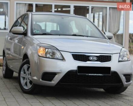 Сірий Кіа Ріо, об'ємом двигуна 1.4 л та пробігом 165 тис. км за 5590 $, фото 2 на Automoto.ua