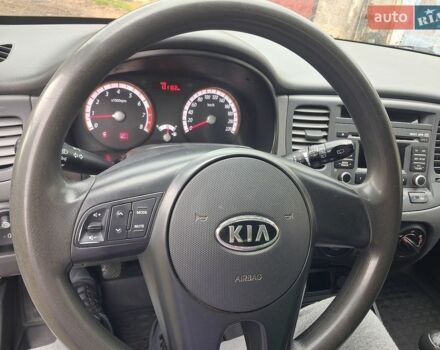 Серый Киа Рио, объемом двигателя 1.4 л и пробегом 130 тыс. км за 5000 $, фото 6 на Automoto.ua