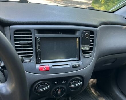 Серый Киа Рио, объемом двигателя 1.4 л и пробегом 173 тыс. км за 4300 $, фото 12 на Automoto.ua