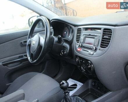 Сірий Кіа Ріо, об'ємом двигуна 1.4 л та пробігом 165 тис. км за 5590 $, фото 92 на Automoto.ua