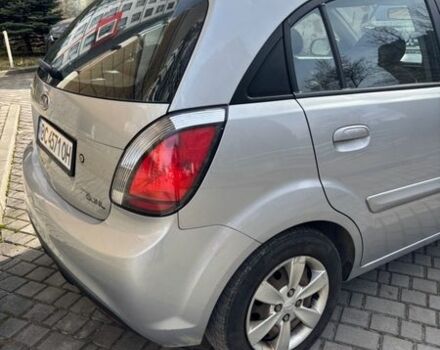 Сірий Кіа Ріо, об'ємом двигуна 1.4 л та пробігом 165 тис. км за 4600 $, фото 5 на Automoto.ua