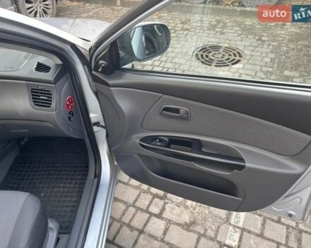 Сірий Кіа Ріо, об'ємом двигуна 1.4 л та пробігом 165 тис. км за 4600 $, фото 8 на Automoto.ua