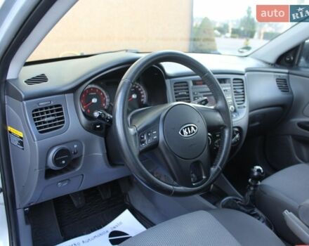Сірий Кіа Ріо, об'ємом двигуна 1.4 л та пробігом 165 тис. км за 5590 $, фото 55 на Automoto.ua