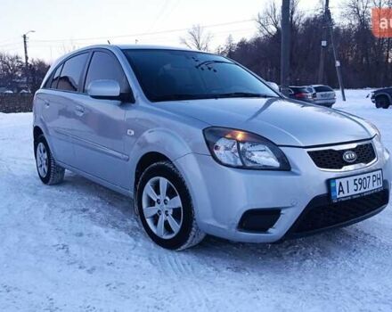 Серый Киа Рио, объемом двигателя 1.4 л и пробегом 240 тыс. км за 4500 $, фото 3 на Automoto.ua