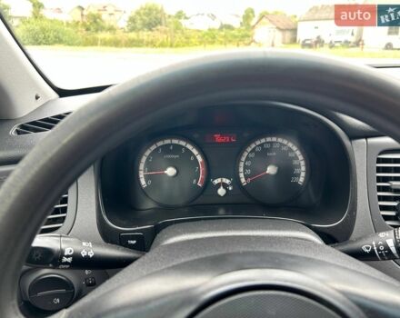 Серый Киа Рио, объемом двигателя 1.4 л и пробегом 156 тыс. км за 4000 $, фото 1 на Automoto.ua