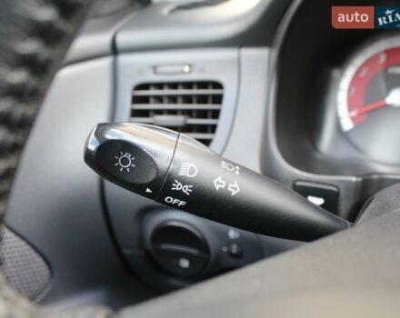 Сірий Кіа Ріо, об'ємом двигуна 1.4 л та пробігом 165 тис. км за 5590 $, фото 69 на Automoto.ua