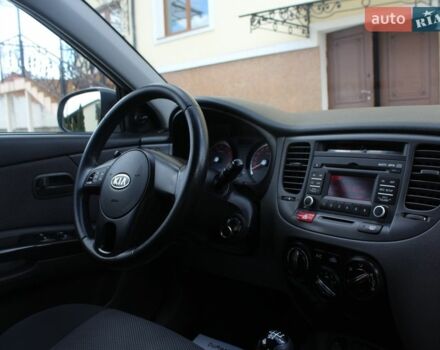 Сірий Кіа Ріо, об'ємом двигуна 1.4 л та пробігом 165 тис. км за 5590 $, фото 93 на Automoto.ua