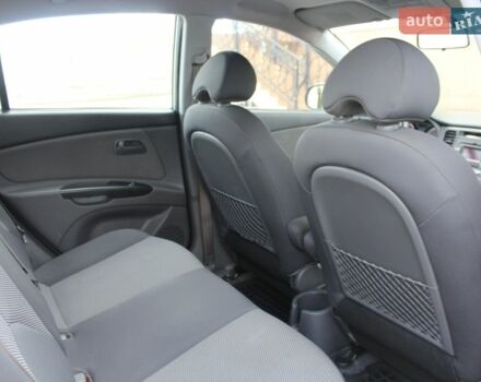 Сірий Кіа Ріо, об'ємом двигуна 1.4 л та пробігом 165 тис. км за 5590 $, фото 84 на Automoto.ua