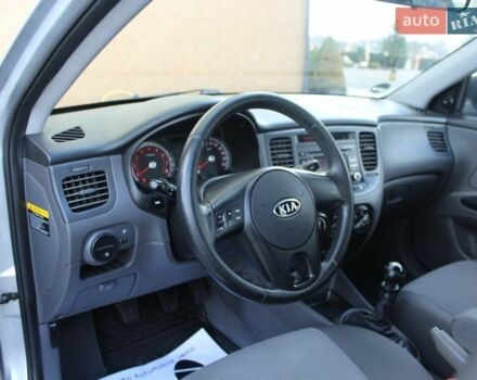 Сірий Кіа Ріо, об'ємом двигуна 1.4 л та пробігом 165 тис. км за 5590 $, фото 56 на Automoto.ua