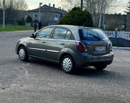 Сірий Кіа Ріо, об'ємом двигуна 1.4 л та пробігом 210 тис. км за 5200 $, фото 3 на Automoto.ua