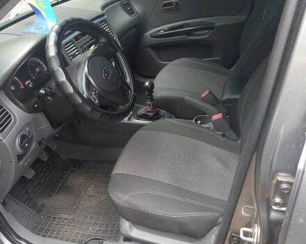 Сірий Кіа Ріо, об'ємом двигуна 1.4 л та пробігом 330 тис. км за 4700 $, фото 4 на Automoto.ua