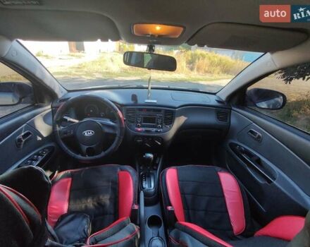 Сірий Кіа Ріо, об'ємом двигуна 1.4 л та пробігом 196 тис. км за 6300 $, фото 4 на Automoto.ua