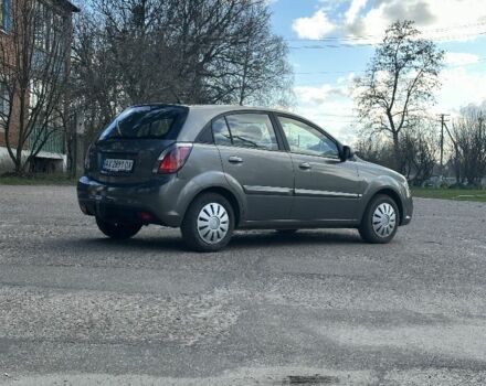 Сірий Кіа Ріо, об'ємом двигуна 1.4 л та пробігом 210 тис. км за 5200 $, фото 3 на Automoto.ua