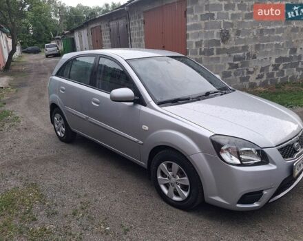 Серый Киа Рио, объемом двигателя 1.4 л и пробегом 130 тыс. км за 5000 $, фото 2 на Automoto.ua