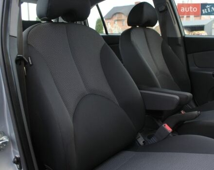 Сірий Кіа Ріо, об'ємом двигуна 1.4 л та пробігом 165 тис. км за 5590 $, фото 96 на Automoto.ua