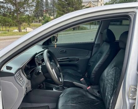 Серый Киа Рио, объемом двигателя 1.4 л и пробегом 156 тыс. км за 4000 $, фото 3 на Automoto.ua