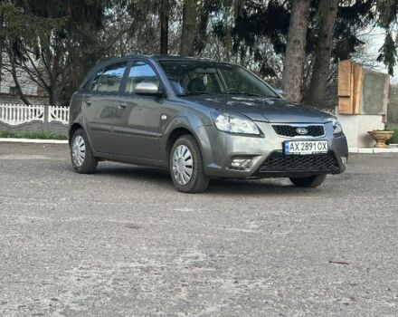 Сірий Кіа Ріо, об'ємом двигуна 1.4 л та пробігом 210 тис. км за 5200 $, фото 2 на Automoto.ua