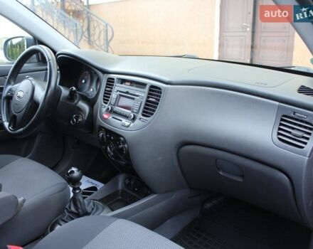 Сірий Кіа Ріо, об'ємом двигуна 1.4 л та пробігом 165 тис. км за 5590 $, фото 89 на Automoto.ua