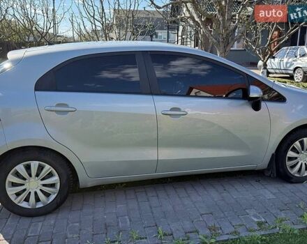 Серый Киа Рио, объемом двигателя 1.12 л и пробегом 220 тыс. км за 5700 $, фото 2 на Automoto.ua