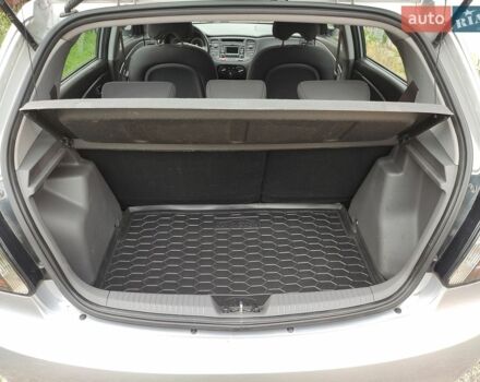 Серый Киа Рио, объемом двигателя 1.4 л и пробегом 182 тыс. км за 5850 $, фото 13 на Automoto.ua