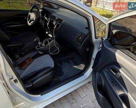 Серый Киа Рио, объемом двигателя 1.12 л и пробегом 220 тыс. км за 5700 $, фото 6 на Automoto.ua