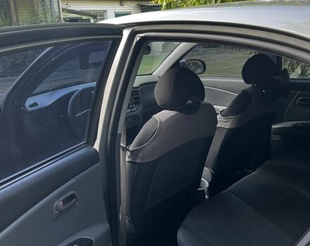 Сірий Кіа Ріо, об'ємом двигуна 1.4 л та пробігом 210 тис. км за 2999 $, фото 4 на Automoto.ua