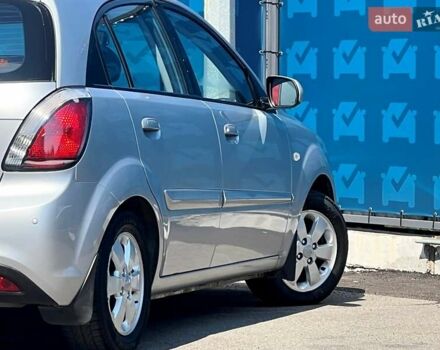 Серый Киа Рио, объемом двигателя 1.4 л и пробегом 158 тыс. км за 6300 $, фото 10 на Automoto.ua