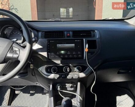 Серый Киа Рио, объемом двигателя 1.12 л и пробегом 220 тыс. км за 5700 $, фото 4 на Automoto.ua