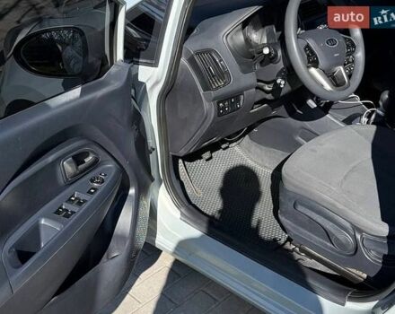 Серый Киа Рио, объемом двигателя 1.12 л и пробегом 220 тыс. км за 5700 $, фото 7 на Automoto.ua