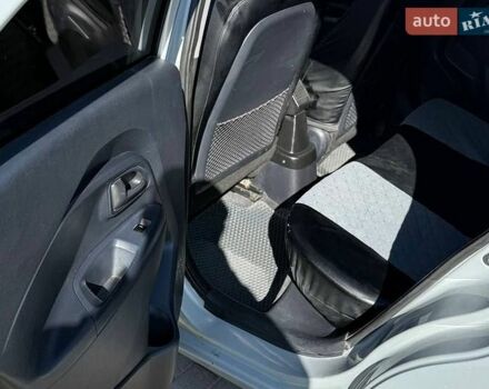 Серый Киа Рио, объемом двигателя 1.12 л и пробегом 220 тыс. км за 5700 $, фото 8 на Automoto.ua