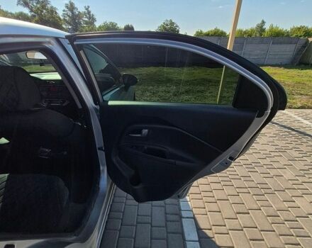 Сірий Кіа Ріо, об'ємом двигуна 1.4 л та пробігом 254 тис. км за 6500 $, фото 25 на Automoto.ua