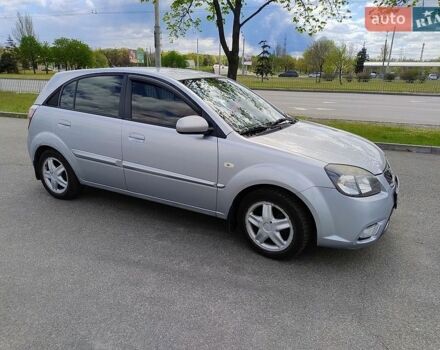 Серый Киа Рио, объемом двигателя 1.4 л и пробегом 201 тыс. км за 6200 $, фото 1 на Automoto.ua