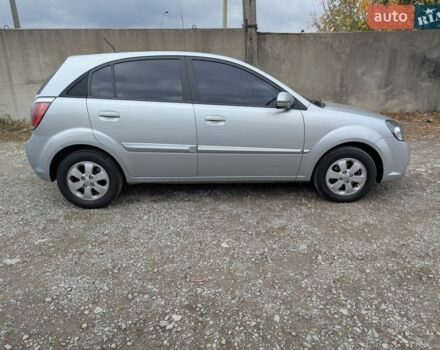 Серый Киа Рио, объемом двигателя 1.6 л и пробегом 182 тыс. км за 6500 $, фото 3 на Automoto.ua