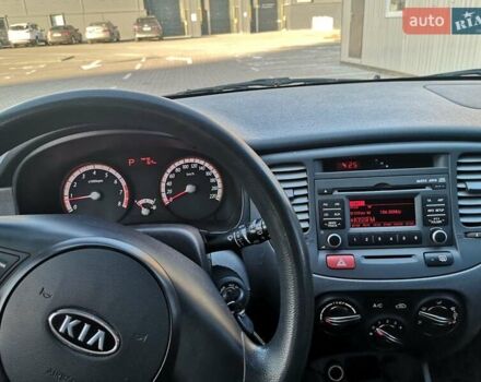 Серый Киа Рио, объемом двигателя 1.4 л и пробегом 178 тыс. км за 6800 $, фото 24 на Automoto.ua