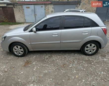 Серый Киа Рио, объемом двигателя 1.6 л и пробегом 182 тыс. км за 6500 $, фото 1 на Automoto.ua