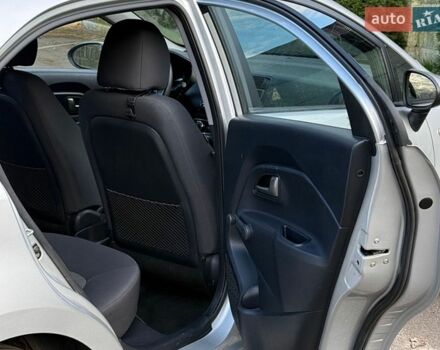 Серый Киа Рио, объемом двигателя 1.4 л и пробегом 103 тыс. км за 8000 $, фото 25 на Automoto.ua