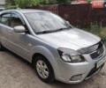 Серый Киа Рио, объемом двигателя 1.4 л и пробегом 182 тыс. км за 5850 $, фото 2 на Automoto.ua