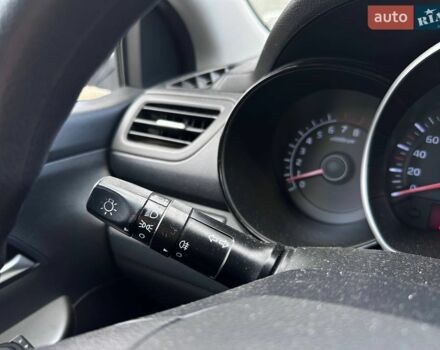 Сірий Кіа Ріо, об'ємом двигуна 1.4 л та пробігом 62 тис. км за 7990 $, фото 21 на Automoto.ua