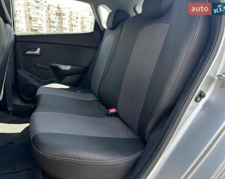 Сірий Кіа Ріо, об'ємом двигуна 1.4 л та пробігом 62 тис. км за 7690 $, фото 9 на Automoto.ua