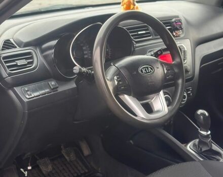 Сірий Кіа Ріо, об'ємом двигуна 1.4 л та пробігом 205 тис. км за 4900 $, фото 3 на Automoto.ua