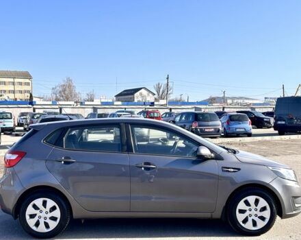 Сірий Кіа Ріо, об'ємом двигуна 1.4 л та пробігом 80 тис. км за 8200 $, фото 3 на Automoto.ua