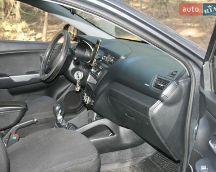 Сірий Кіа Ріо, об'ємом двигуна 1.4 л та пробігом 116 тис. км за 6500 $, фото 11 на Automoto.ua