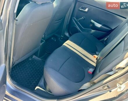 Сірий Кіа Ріо, об'ємом двигуна 1.4 л та пробігом 80 тис. км за 8200 $, фото 13 на Automoto.ua