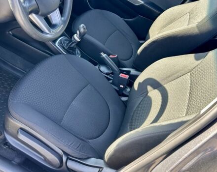 Сірий Кіа Ріо, об'ємом двигуна 1.4 л та пробігом 80 тис. км за 8200 $, фото 11 на Automoto.ua