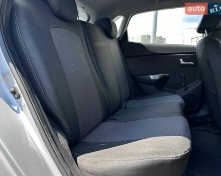 Сірий Кіа Ріо, об'ємом двигуна 1.4 л та пробігом 62 тис. км за 7690 $, фото 10 на Automoto.ua