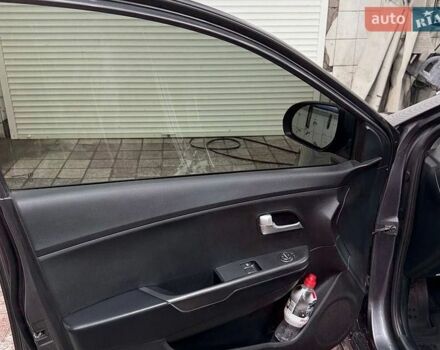 Сірий Кіа Ріо, об'ємом двигуна 1.4 л та пробігом 152 тис. км за 7500 $, фото 15 на Automoto.ua