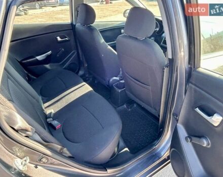 Сірий Кіа Ріо, об'ємом двигуна 1.4 л та пробігом 80 тис. км за 8200 $, фото 16 на Automoto.ua