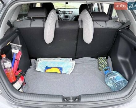 Серый Киа Рио, объемом двигателя 1.6 л и пробегом 104 тыс. км за 8000 $, фото 7 на Automoto.ua