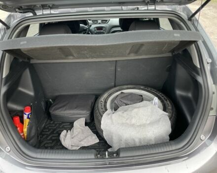 Сірий Кіа Ріо, об'ємом двигуна 1.6 л та пробігом 156 тис. км за 8800 $, фото 7 на Automoto.ua