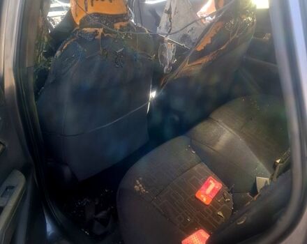 Серый Киа Рио, объемом двигателя 1.6 л и пробегом 125 тыс. км за 1750 $, фото 5 на Automoto.ua